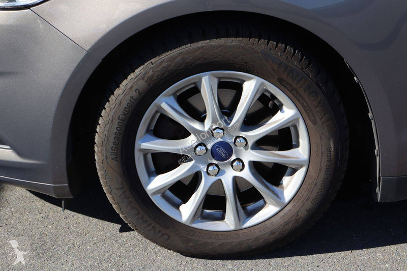 Véhicule utilitaire Ford