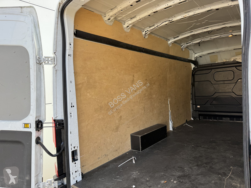 Véhicule utilitaire Ford e 68kWh 184PK E-