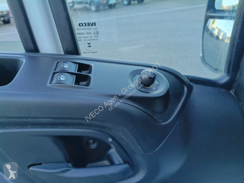 Véhicule utilitaire Iveco 35C16H empattement...