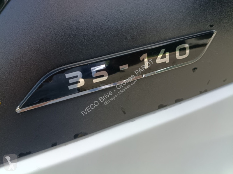 Véhicule utilitaire Iveco 35C14 empattement 3750