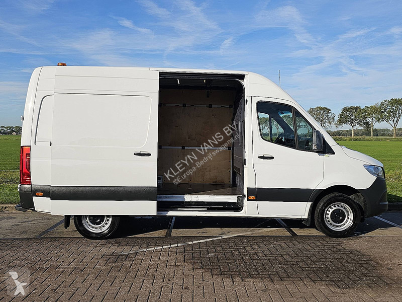 Véhicule utilitaire Mercedes 317 L2H2 RWD...