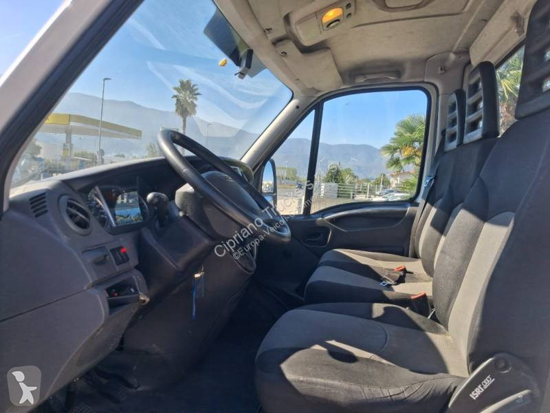 Véhicule utilitaire Iveco 35C12