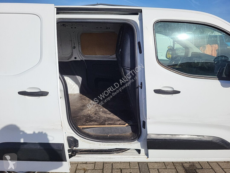 Véhicule utilitaire Peugeot 76pk