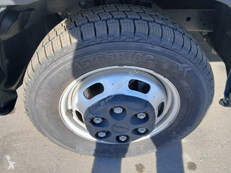 Furgoneta Iveco 35C16 20m3 con puertas traseras