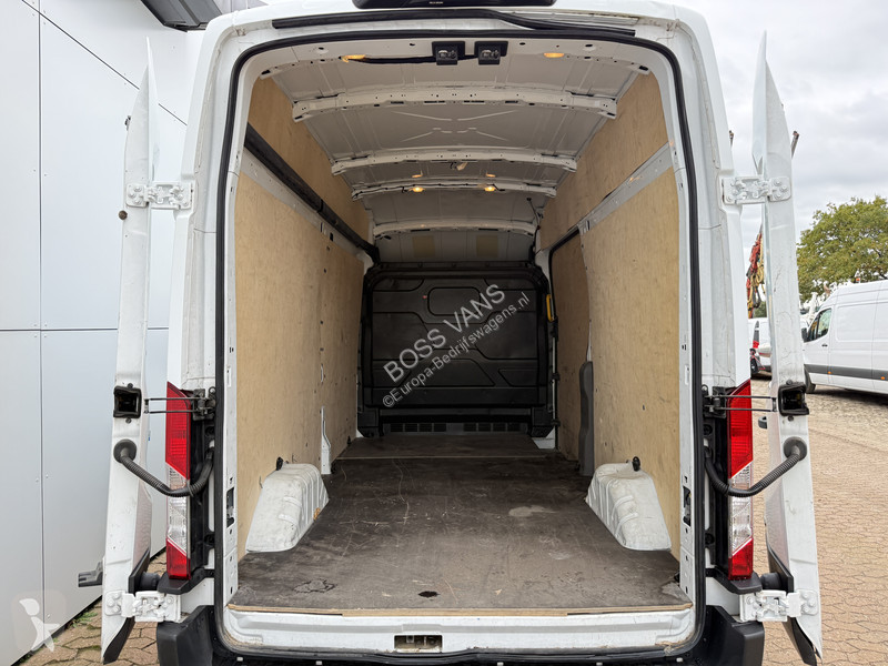Ford E van