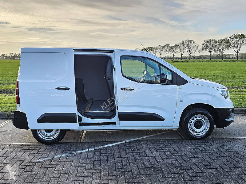 Furgoneta Opel 1.5 airco, navi, zijdeur, pdc