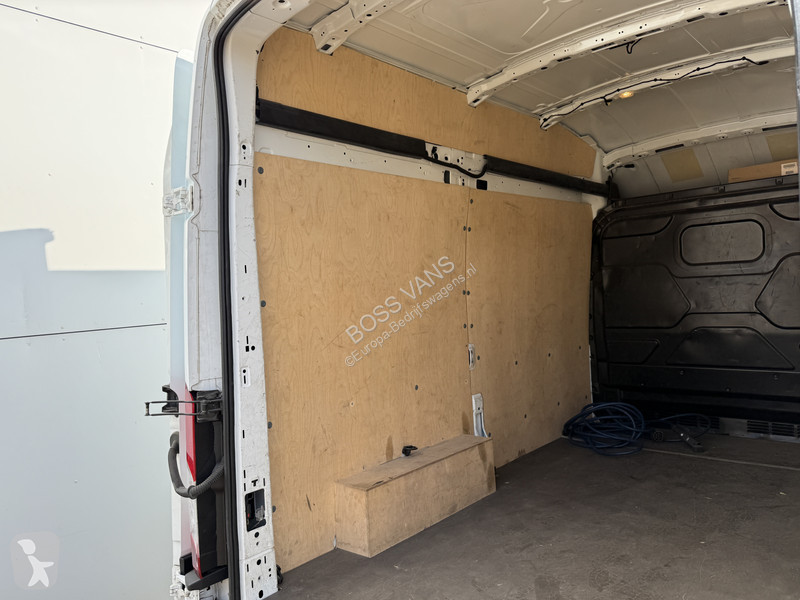 Véhicule utilitaire Ford E