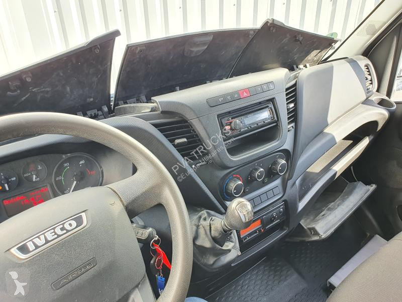Véhicule utilitaire Iveco FGN 35 S 13 V12 H2...