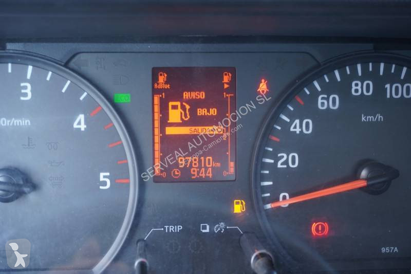 Samochód dostawczy Nissan