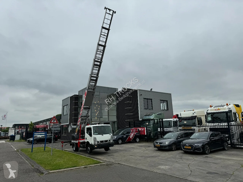 Véhicule utilitaire Nissan UNIT CABSTAR 35.13...