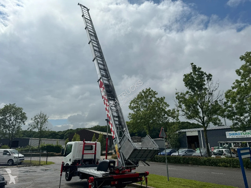 Véhicule utilitaire Nissan UNIT CABSTAR 35.13 +...