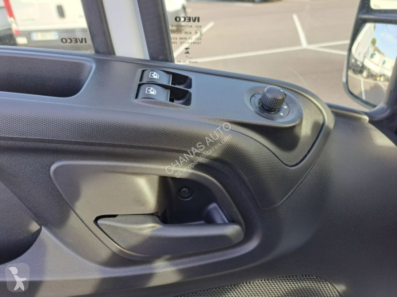 Autoutilitară Iveco 35C18 180CV 3L PLATEAU...
