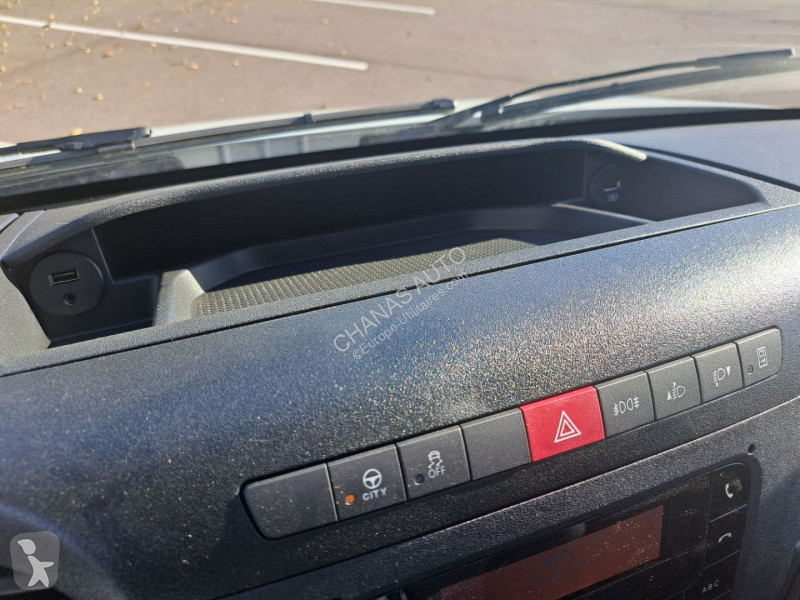 Autoutilitară Iveco 35C18 180CV 3L CAISSE...