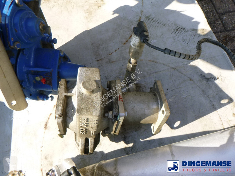 Veicolo commerciale  Fuel tank equipment...