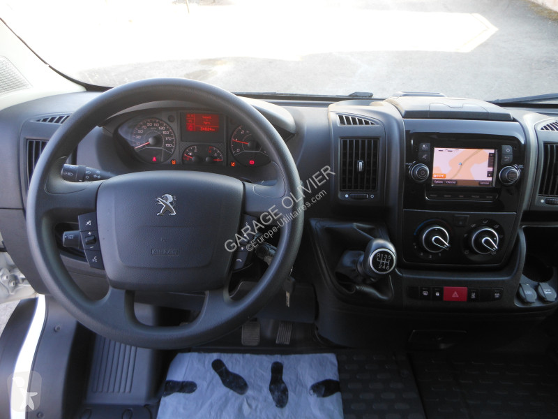 Véhicule utilitaire Peugeot 435 L4H2 2.2...
