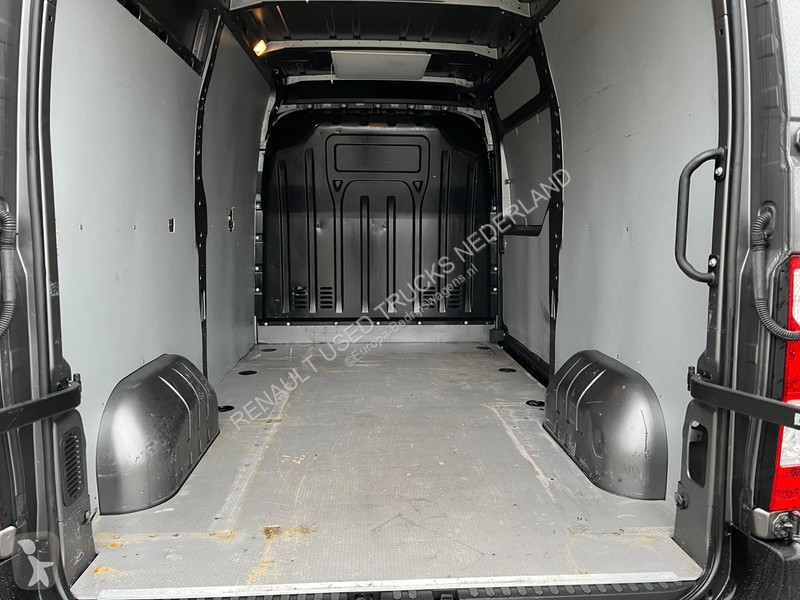 Véhicule utilitaire Renault 150.35 L2 H2 2.3...