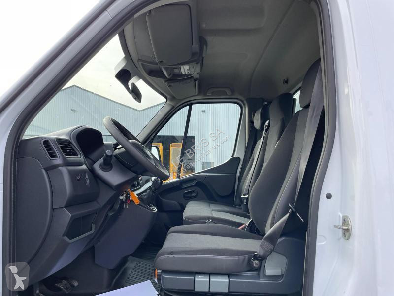 Véhicule utilitaire Nissan 145.35