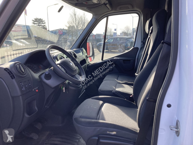 Furgoneta Renault T33 2.3 dCi L2H2 Ambulance...