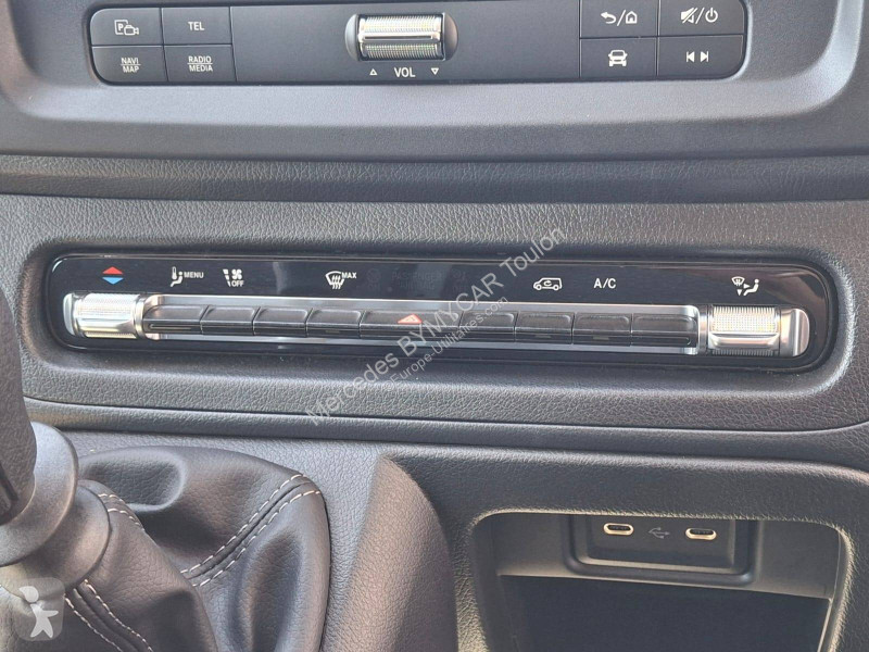 Véhicule utilitaire Mercedes VITO FOURGON 114...