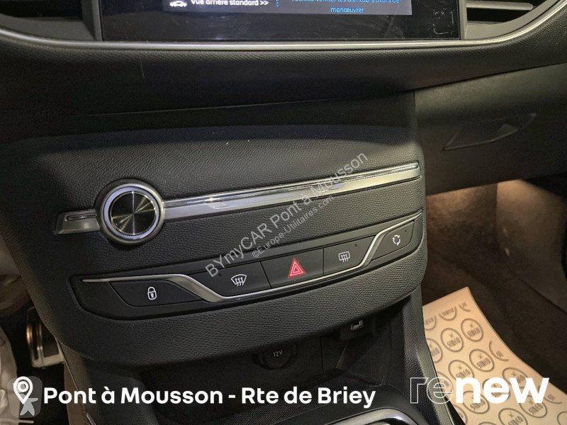 Véhicule utilitaire Peugeot 308 SW PureTech...