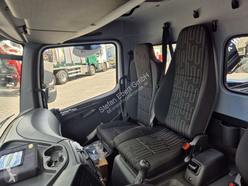Véhicule utilitaire Mercedes 823 KK...