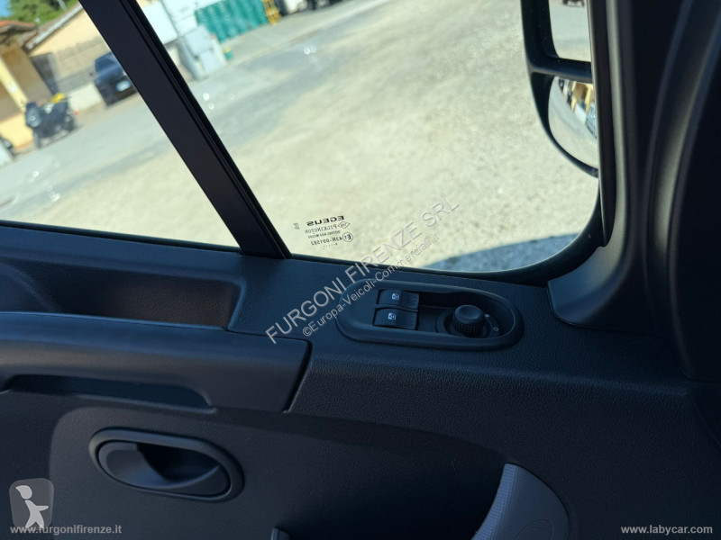 Véhicule utilitaire Renault Mast. 3T5 2.3dCi145...