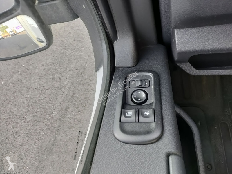 Véhicule utilitaire Renault 20M3 145 CV HAYON...
