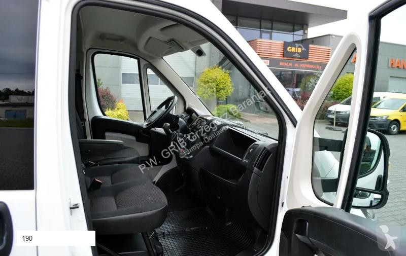 Véhicule utilitaire Peugeot Furgin Duoble...