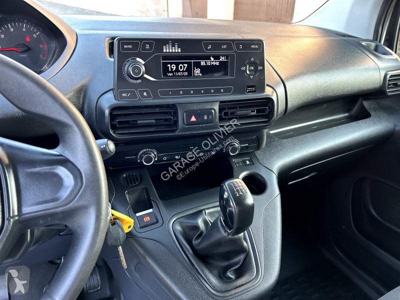 Autoutilitară Peugeot Standard 650KG 1.6...
