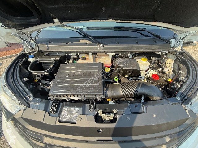 Veicolo commerciale Iveco DAILY 35C14H BOX +...