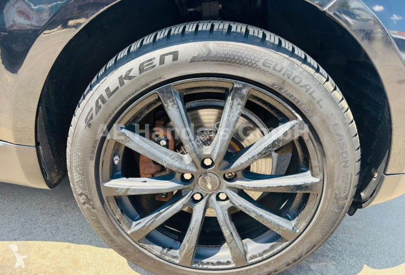 عربة نفعية Land Rover