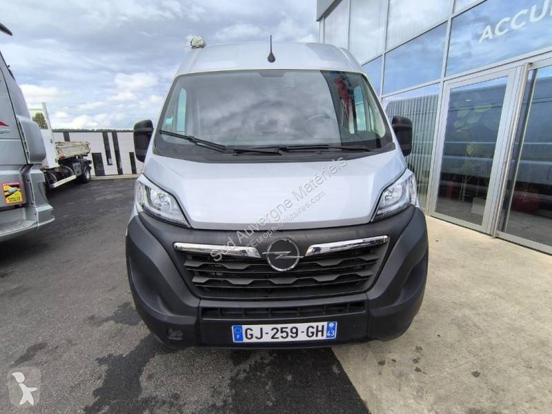 Autoutilitară Opel