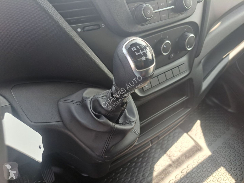 Véhicule utilitaire Iveco 35C18 180CV 3L...
