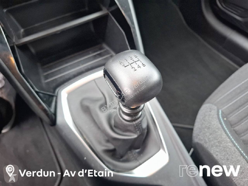 Véhicule utilitaire Peugeot 208 PureTech 100...