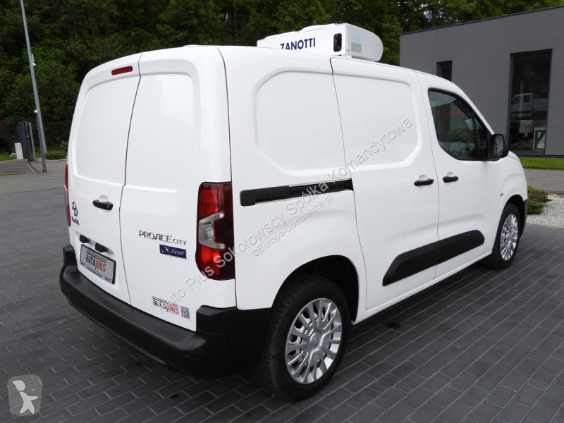 Véhicule utilitaire Toyota CITY