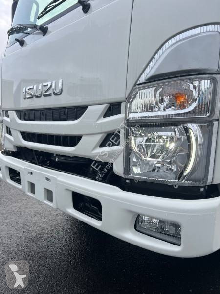 Véhicule utilitaire Isuzu
