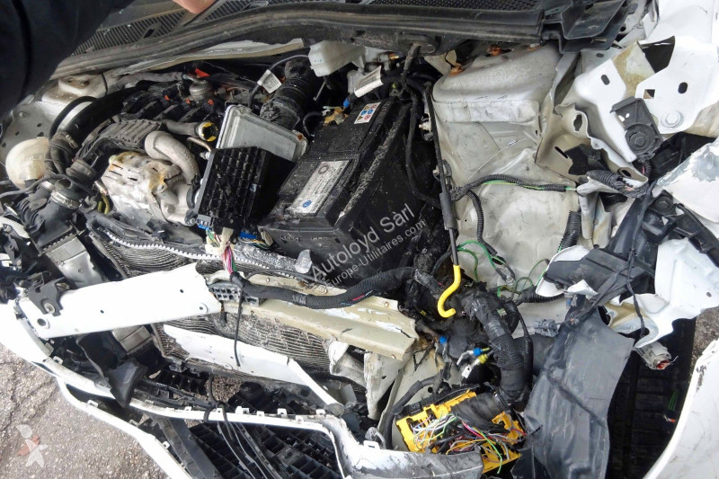 عربة نفعية Peugeot 1,2 PURETECH 100