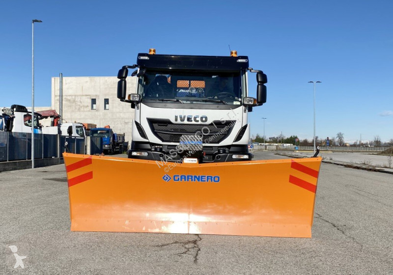 Véhicule utilitaire Iveco TRAKKER 360