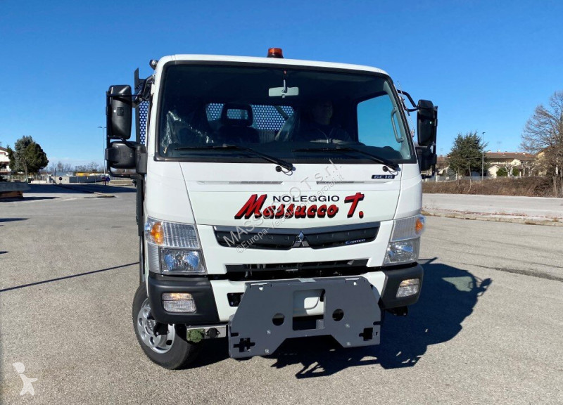 Véhicule utilitaire Mitsubishi 6C18