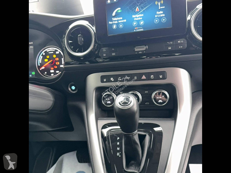 عربة نفعية Mercedes EQT 200