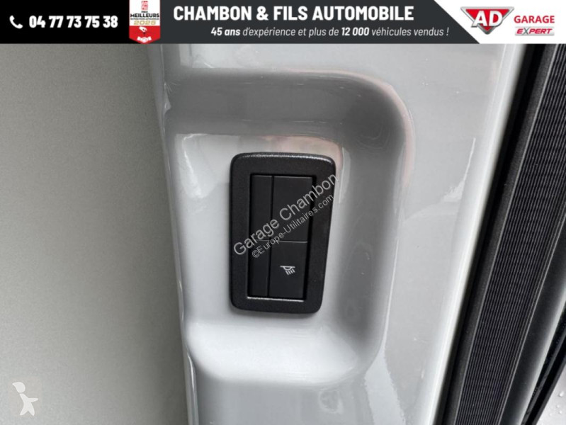 Samochód dostawczy Ford FOURGON 320 L1H1 2.0...