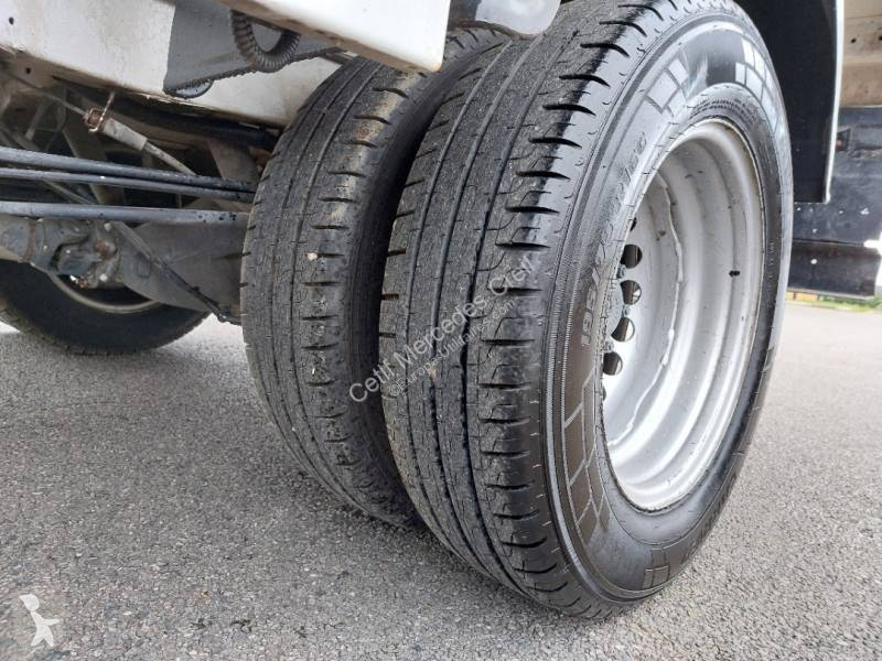 Samochód dostawczy Mercedes