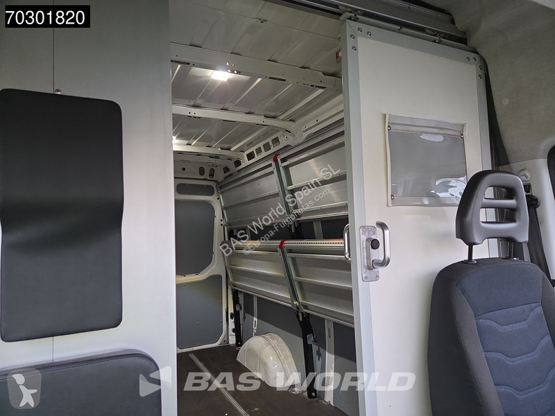 Furgoneta Iveco 35S12 L2H2 - Capacidad de...