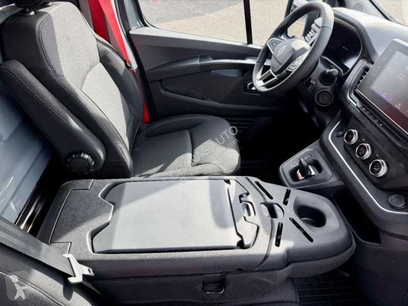 Véhicule utilitaire Renault BLUE DCI 170 BVA9...