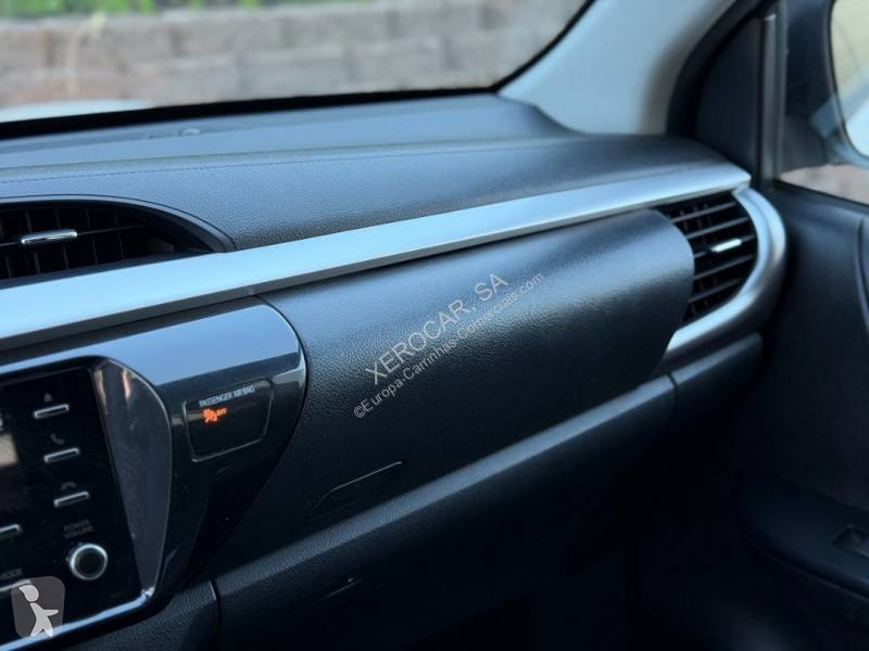 عربة نفعية Toyota