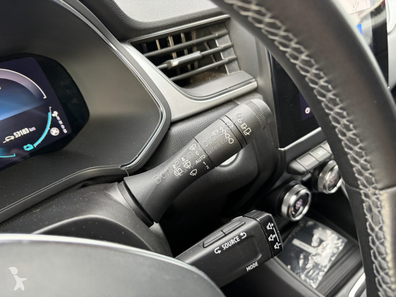 Samochód dostawczy Renault (2) techno E-Tech...