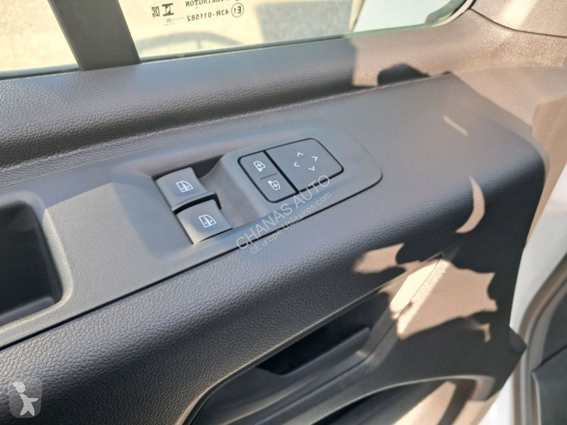 Samochód dostawczy Nissan 3T5 2.0L 170...