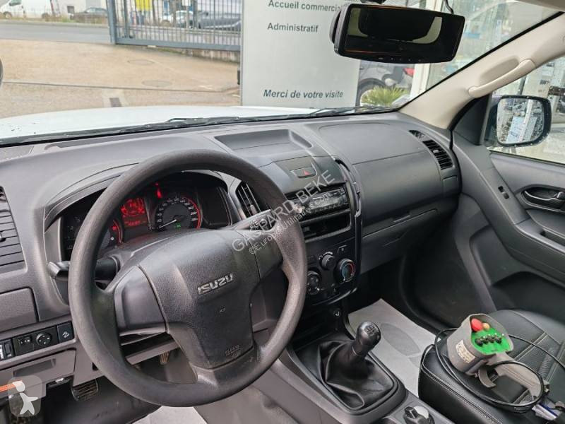 Samochód dostawczy Isuzu