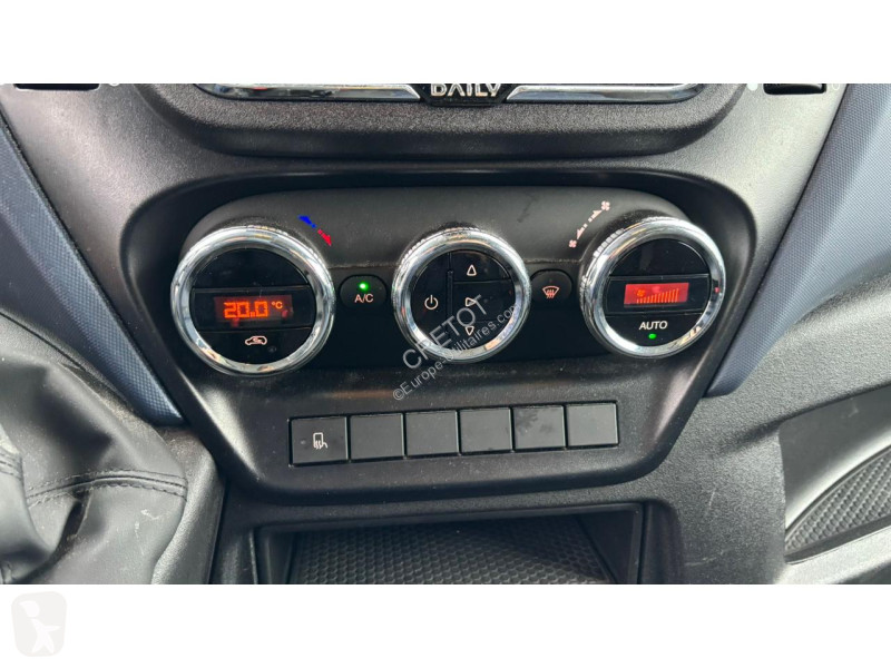 Véhicule utilitaire Iveco DAILY 35-180 3L...