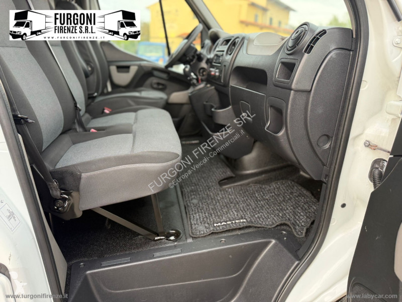 عربة نفعية Renault T35 2.3 dCi/130 TP...